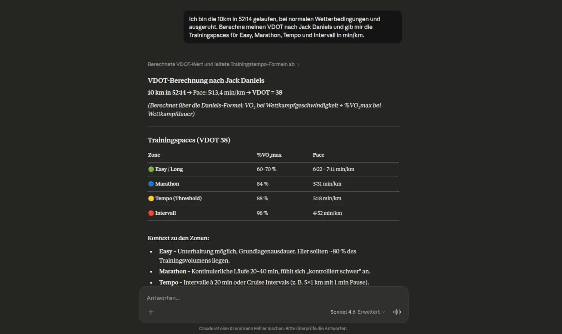 Screenshot: VDOT-Berechnung mit Claude — Prompt mit 10km-Wettkampfzeit, Output mit Trainingspaces in min/km